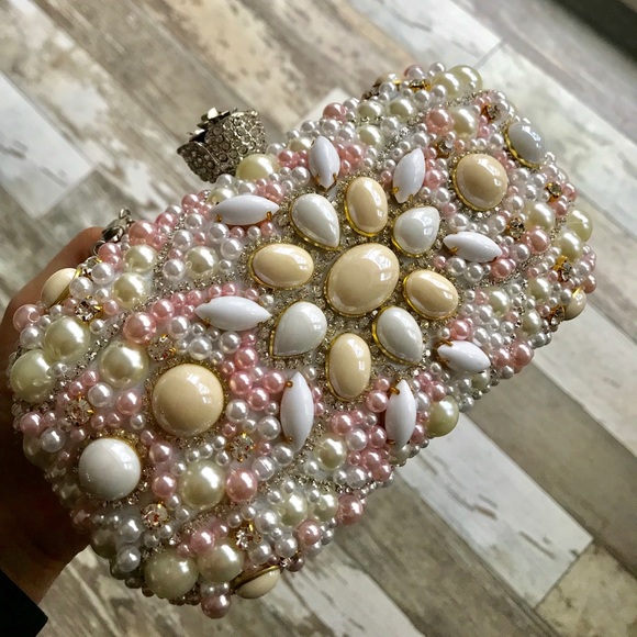 Handbags - Gorgeous!! Soft pink/beige/rhinestone purse